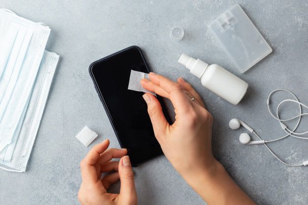 How to Properly Clean and Maintain Your Smartphone Screen